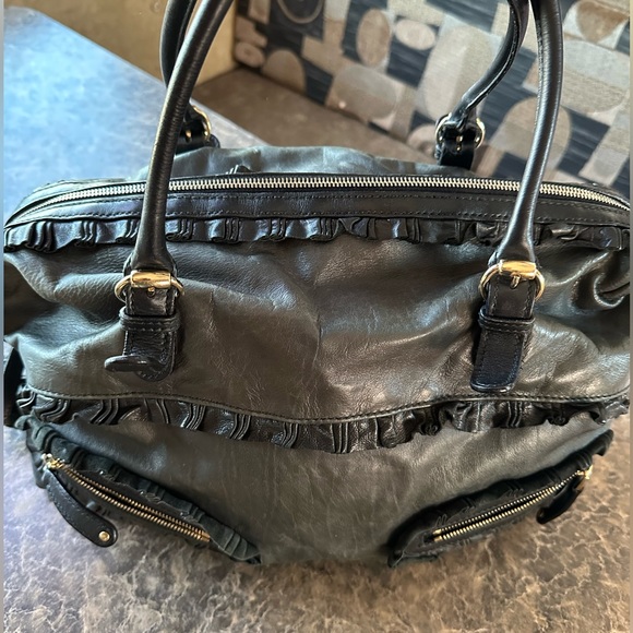 Authentic vintage Gucci Boston Sabrina Ruffle Handbag - Picture 2 of 16